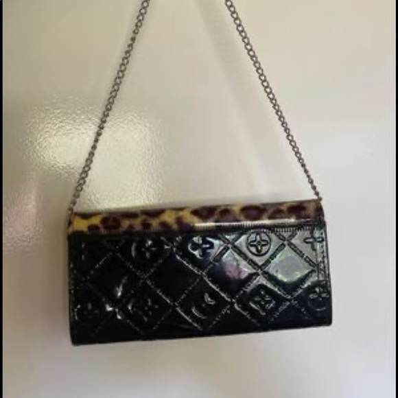 Louis Vuitton Purse - Picture 2 of 4